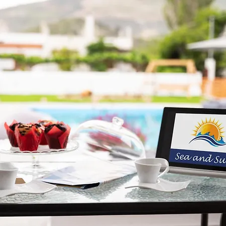 Sea And Sun Apartment *